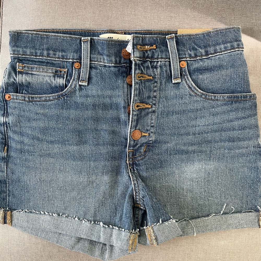 Madewell High-Rise Button Front shorts 26